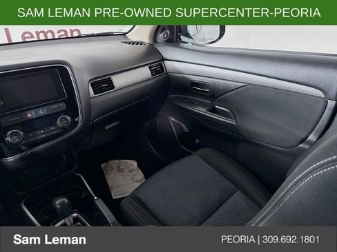 Used 2017 Mitsubishi Outlander SE image 22