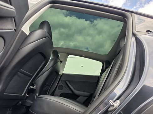 Used 2024 Tesla Model Y Long Range AWD/4WD image 35