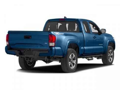 Used 2016 Toyota Tacoma image 2