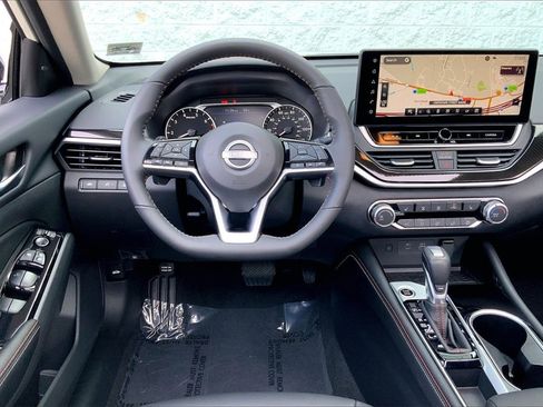 Certified 2024 Nissan Altima 2.5 SR w/ SR Premium Package image 4