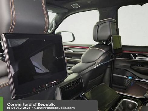 Used 2024 Jeep Grand Wagoneer Series III w/ Rear Seat Video Group 1 AWD/4WD image 23