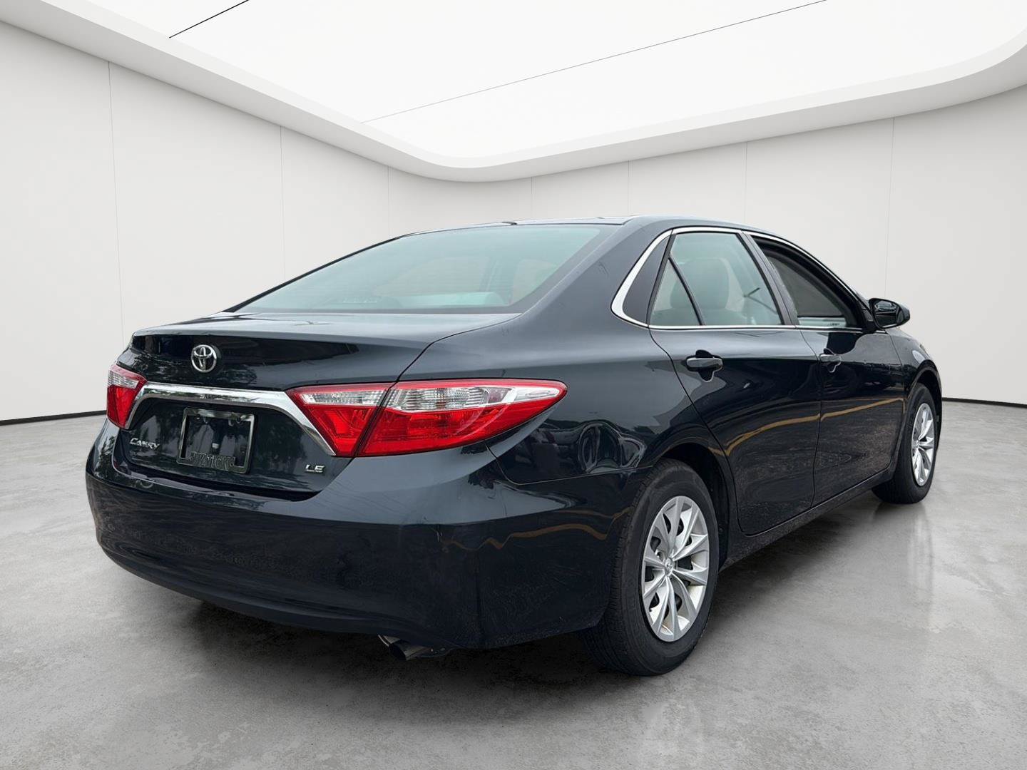 Used 2015 Toyota Camry FWD image 12
