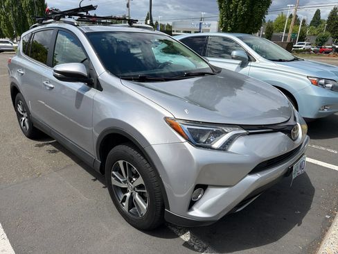 Used 2017 Toyota RAV4 XLE w/ Plus Special Value Package AWD/4WD image 3