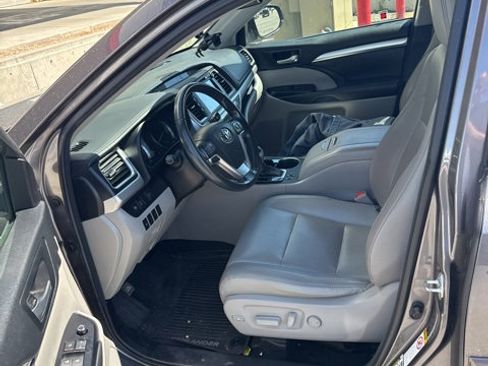 Used 2018 Toyota Highlander XLE image 14