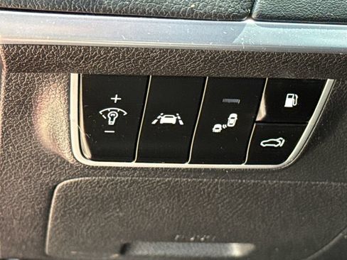 Used 2018 Kia Stinger GT2 AWD/4WD image 23