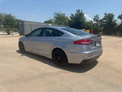 Used 2020 Ford Fusion SE w/ Equipment Group 151A FWD image 3