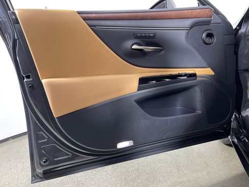 Used 2023 Lexus ES 300h w/ Premium Package image 19