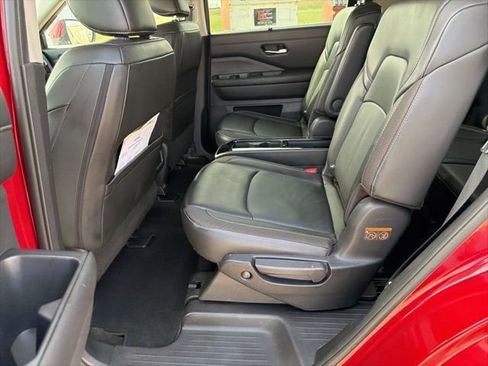 Used 2024 Nissan Pathfinder SL w/ SL Premium Package image 12