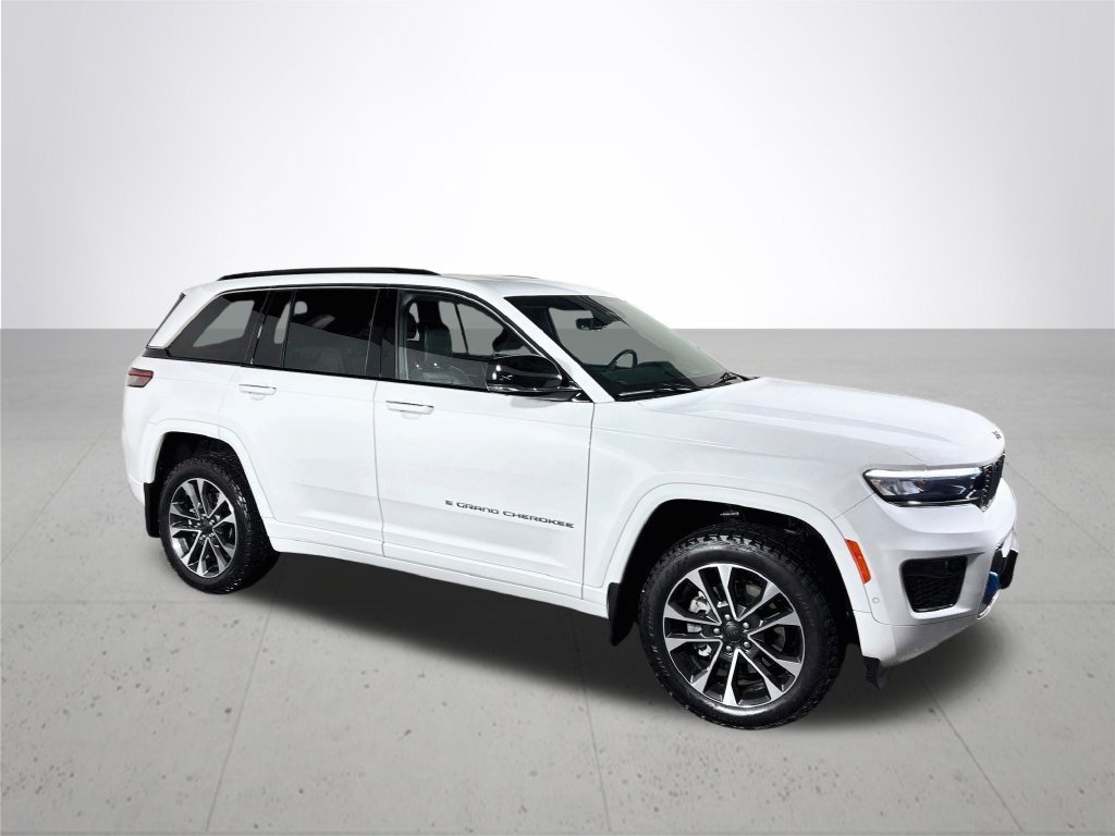 Used 2023 Jeep Grand Cherokee Overland w/ Advanced Protech Group III AWD/4WD image 4