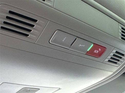 Certified 2024 Volkswagen Taos SE w/ Panoramic Sunroof Package image 24