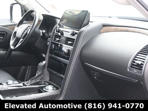 Used 2023 INFINITI QX80 Premium Select w/ All-Season Package image 6