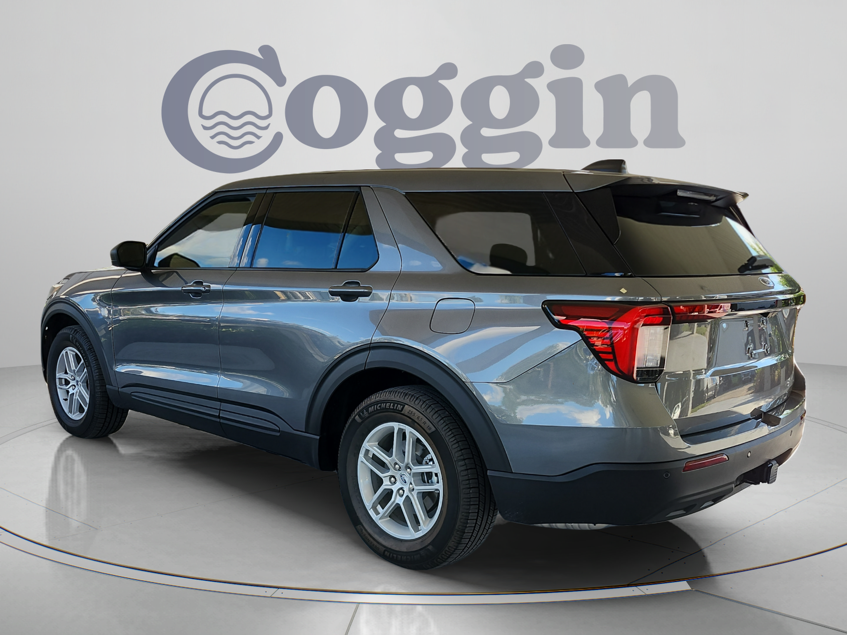 Certified 2026 Ford Explorer Active RWD image 3