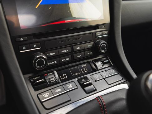 Used 2019 Porsche 911 Speedster image 27