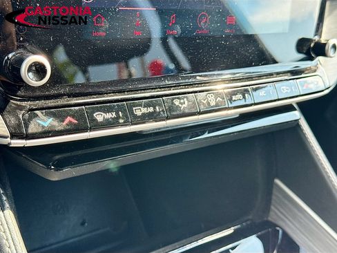 Used 2024 Jeep Wagoneer Series II w/ Flexible Seating Group RWD image 21