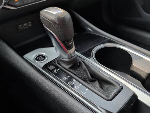 Used 2024 Nissan Altima 2.5 SV FWD image 18