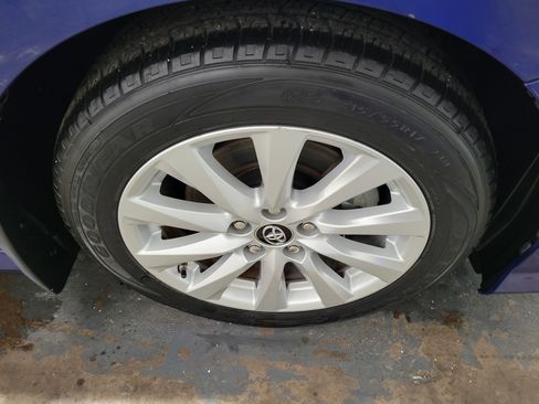 Used 2018 Toyota Camry LE image 38