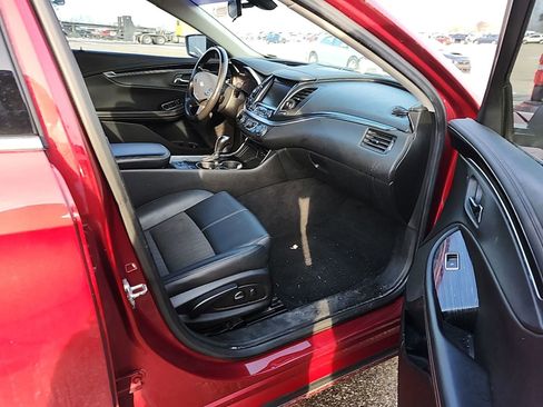 Used 2018 Chevrolet Impala LT image 11