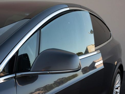 Used 2018 Tesla Model X 100D image 32