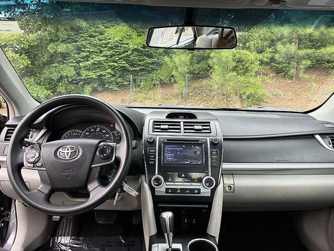 Used 2014 Toyota Camry FWD image 19