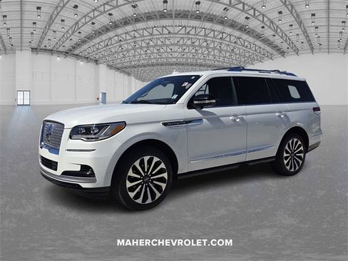 Used 2022 Lincoln Navigator Reserve image 3