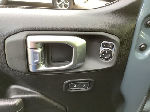 Used 2025 Jeep Gladiator Sport AWD/4WD image 11