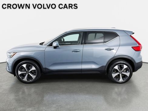 Used 2023 Volvo XC40 B5 Plus w/ Driver Assist Package image 9