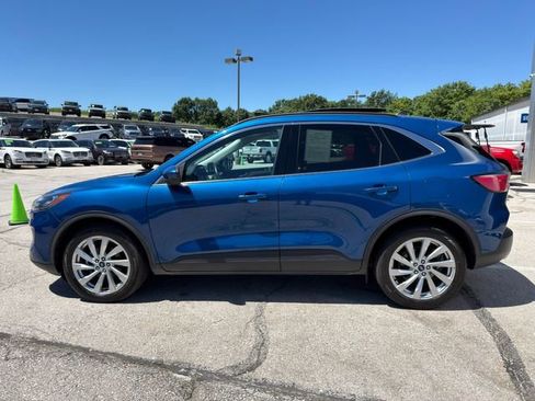 Used 2022 Ford Escape Titanium AWD/4WD image 4