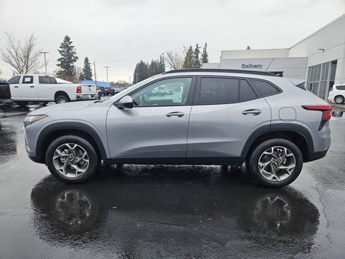 Used 2026 Chevrolet Trax LT image 3