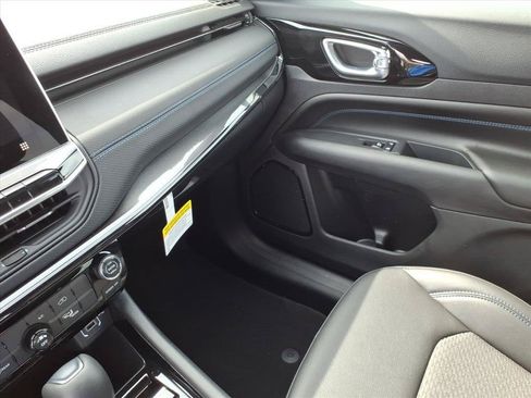 New 2026 Jeep Compass Latitude AWD/4WD image 17