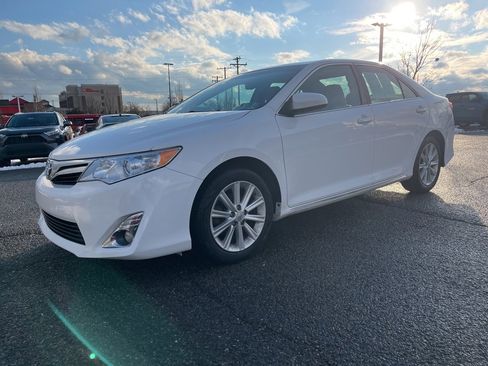 Used 2014 Toyota Camry XLE image 3