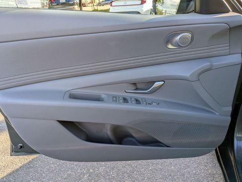 Used 2025 Hyundai Elantra Sport image 14