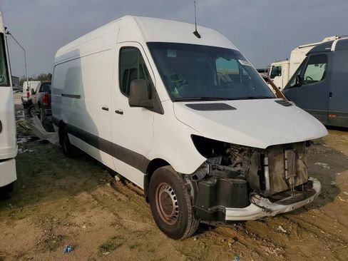 Used 2021 Mercedes-Benz Sprinter 2500 image 2