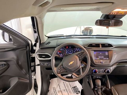 Used 2023 Chevrolet TrailBlazer LT FWD image 33