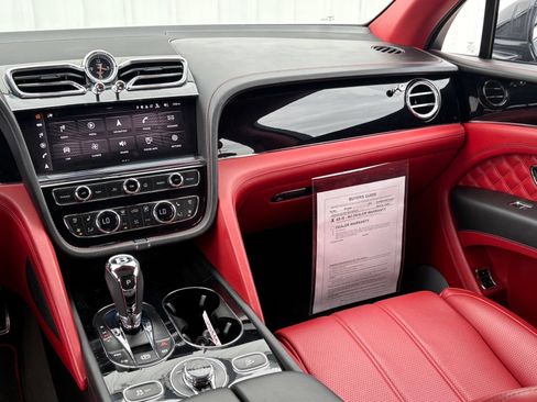 Used 2021 Bentley Bentayga AWD/4WD image 23
