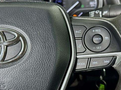 Used 2021 Toyota Camry LE image 14