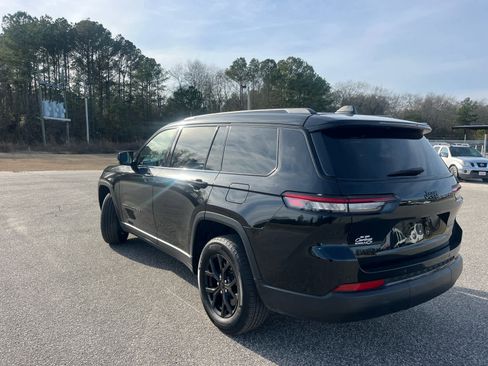 Used 2024 Jeep Grand Cherokee L Altitude image 5