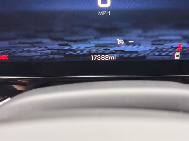 Used 2026 Chevrolet Tahoe LT RWD image 13