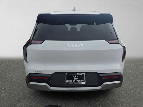 Used 2026 Kia EV9 Light RWD image 4