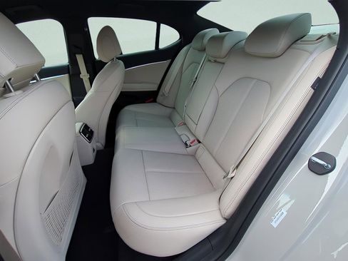 Used 2026 Genesis G70 2.5T RWD image 9