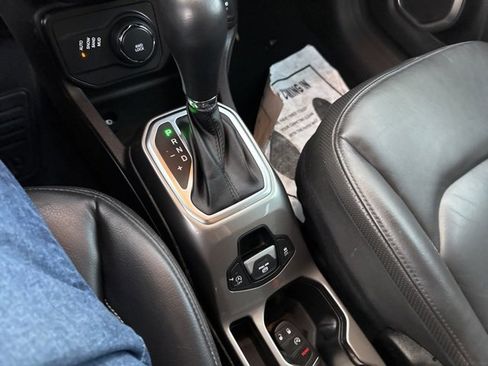 Used 2021 Jeep Renegade Limited w/ Luxury Group II image 21