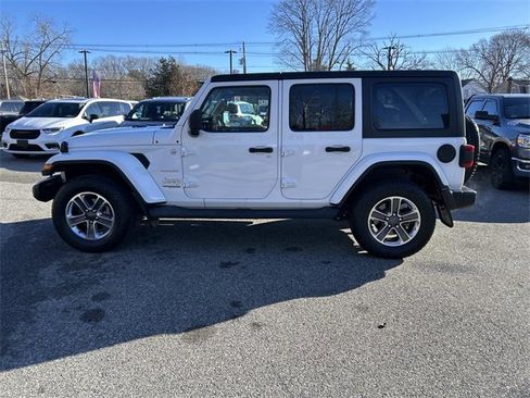 Used 2018 Jeep Wrangler Unlimited Sahara image 6