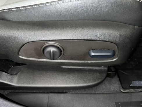 Certified 2022 GMC Terrain SLT w/ Infotainment Package II image 37