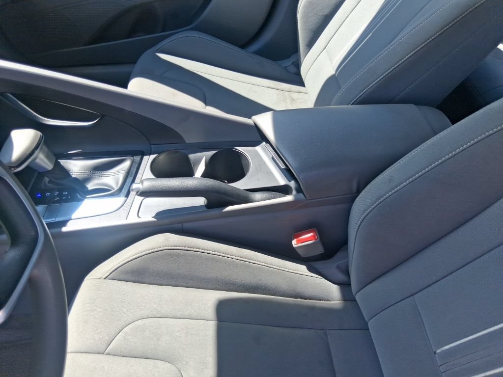 Used 2024 Hyundai Elantra SEL FWD image 15