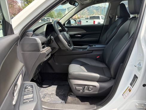 Used 2026 Toyota Grand Highlander AWD image 11