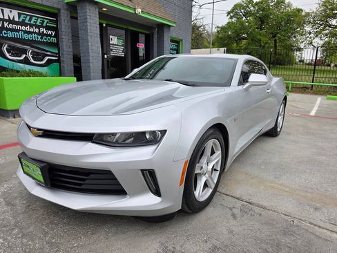 Used 2016 Chevrolet Camaro LT RWD image 3