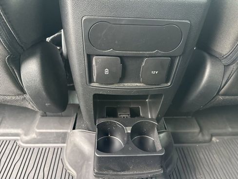 Used 2023 Ford Explorer XLT image 12