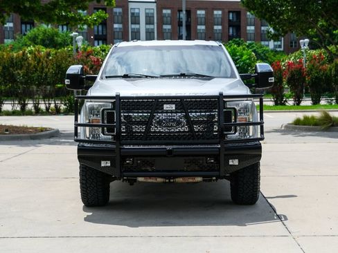 Used 2017 Ford F350 XLT w/ XLT Premium Package AWD/4WD image 4