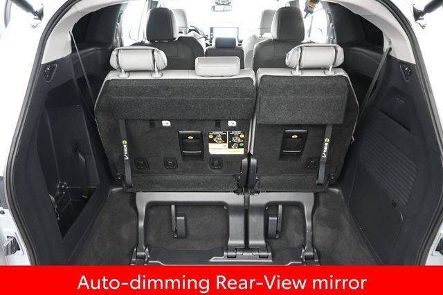 Used 2025 Toyota Sienna XLE FWD image 17