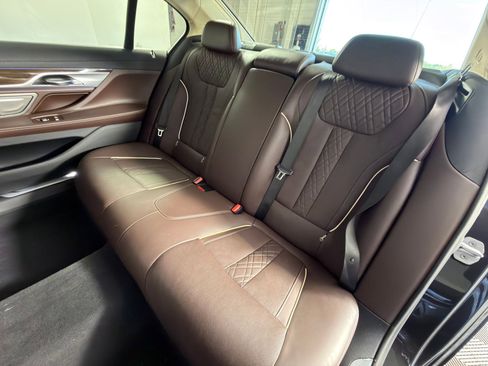 Used 2020 BMW 750i xDrive w/ Cold Weather Package image 32