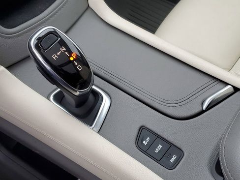 Used 2018 Cadillac XT5 Luxury w/ Driver Awareness Package image 21